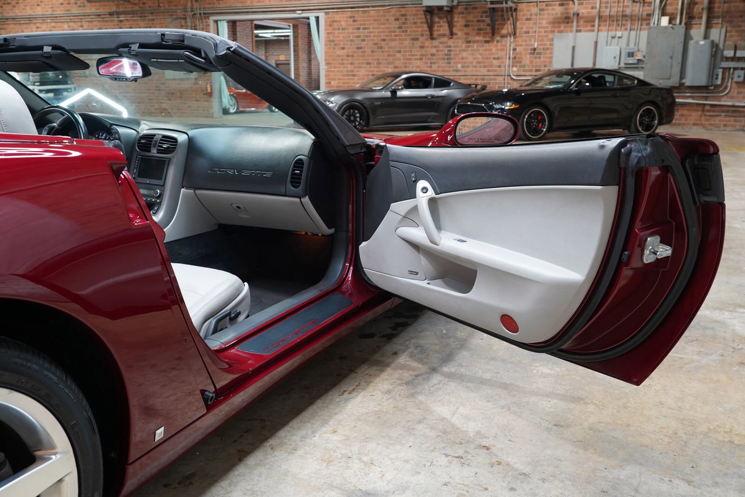 Used 2006 Chevrolet Corvette Coupe w/ Preferred Equipment Group RWD image 45