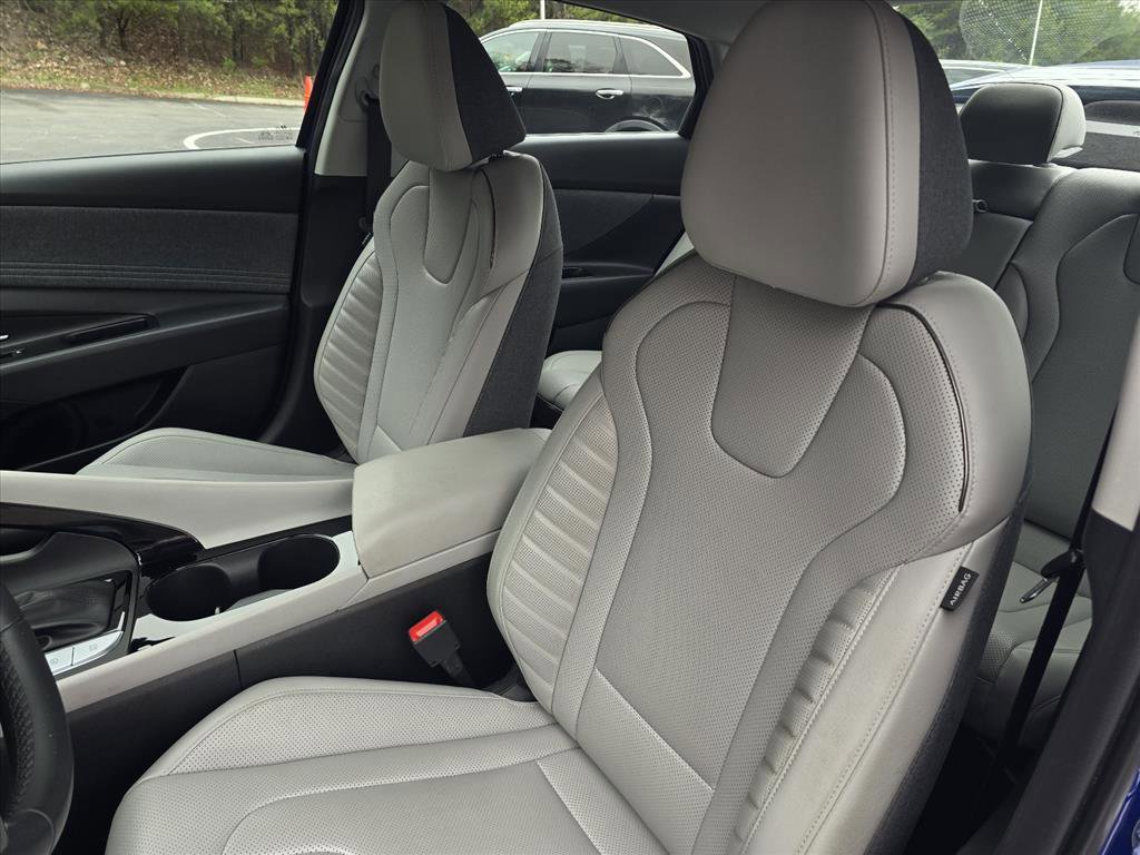 Used 2025 Hyundai Elantra Limited w/ Cargo Package image 12