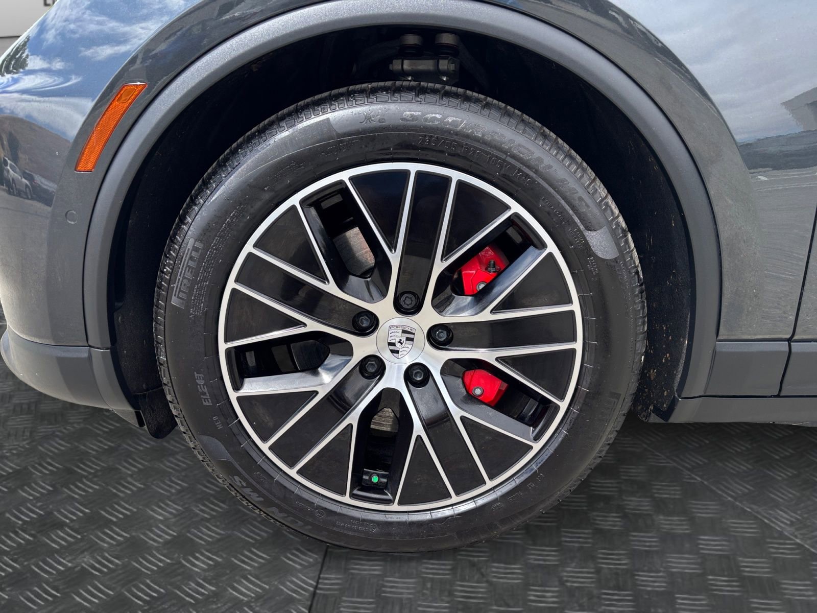 Used 2025 Porsche Macan 4S Electric AWD/4WD image 9