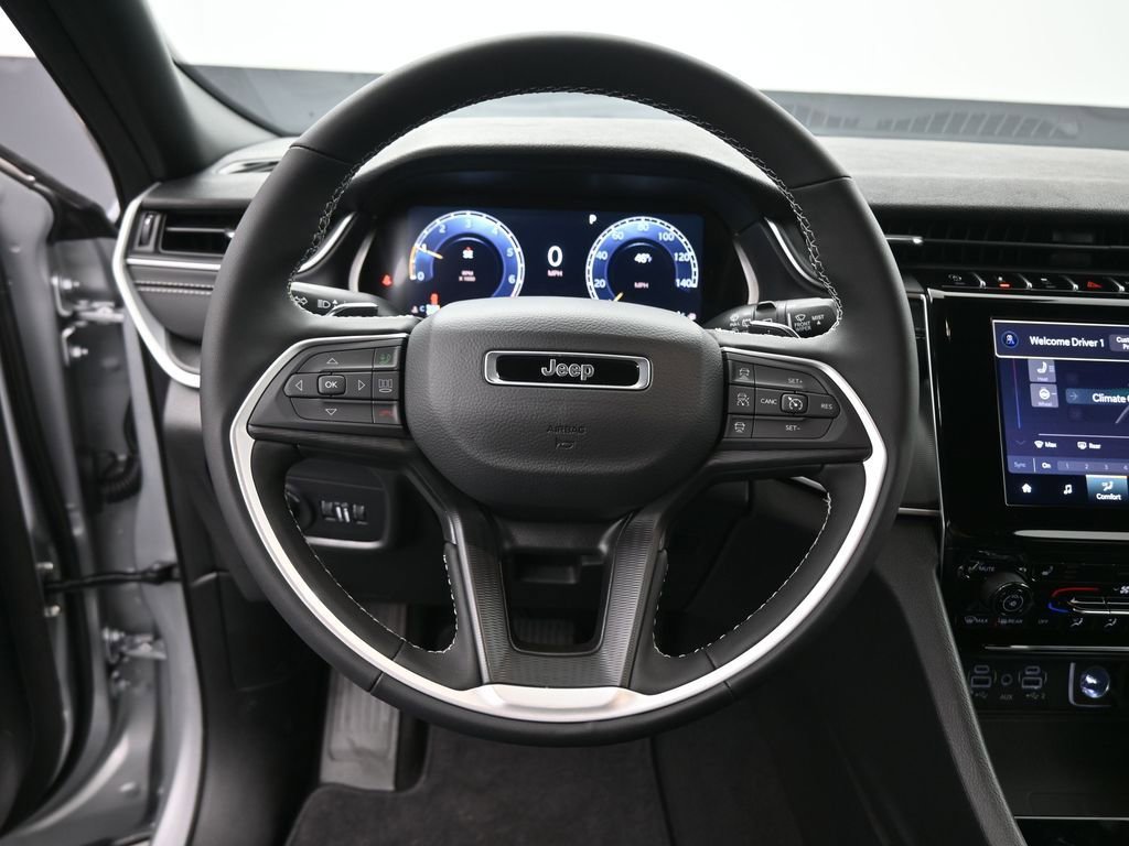 New 2025 Jeep Grand Cherokee Altitude RWD image 7