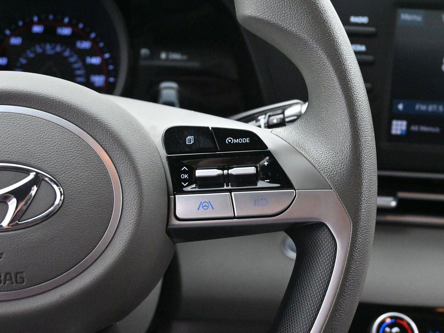 Used 2023 Hyundai Elantra SEL image 15