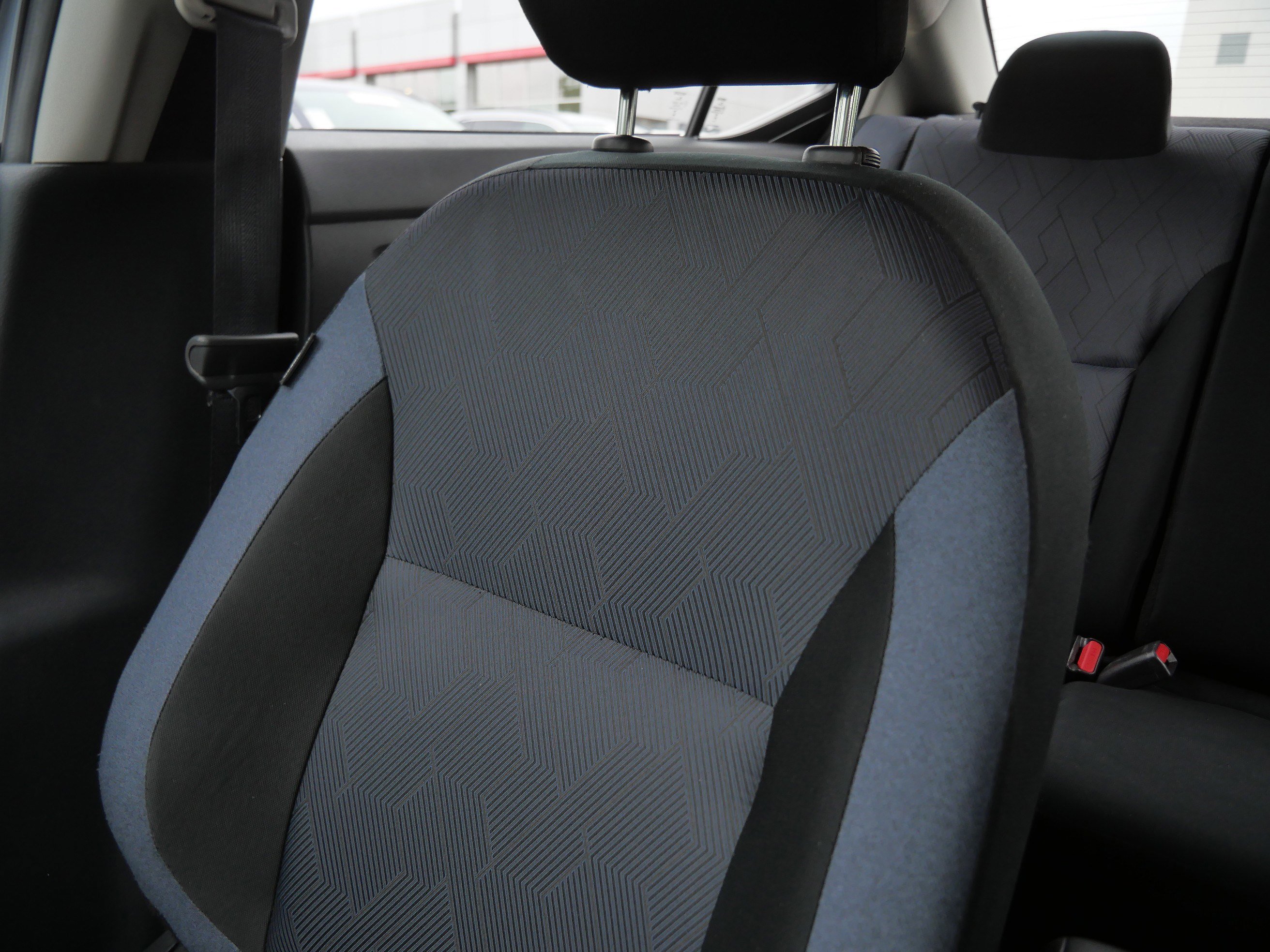 Used 2025 Nissan Versa SV FWD image 33