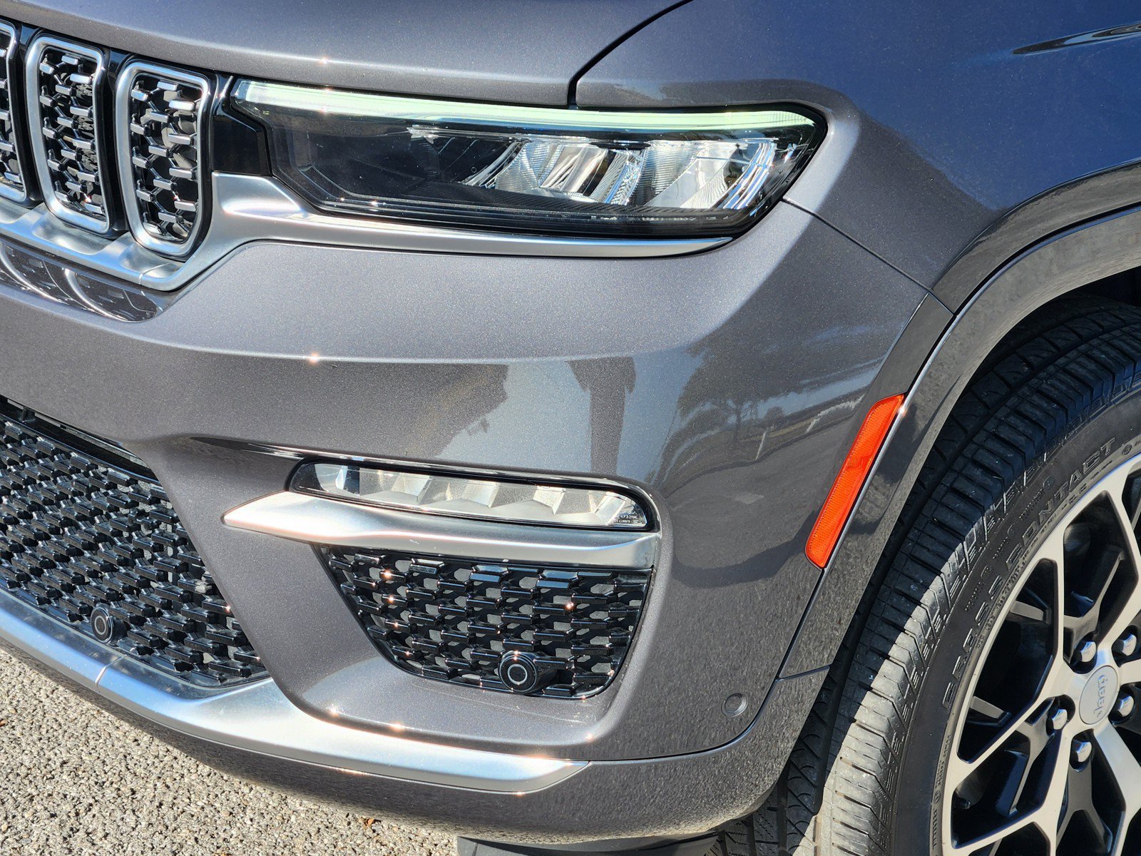 Used 2024 Jeep Grand Cherokee Summit AWD/4WD image 28