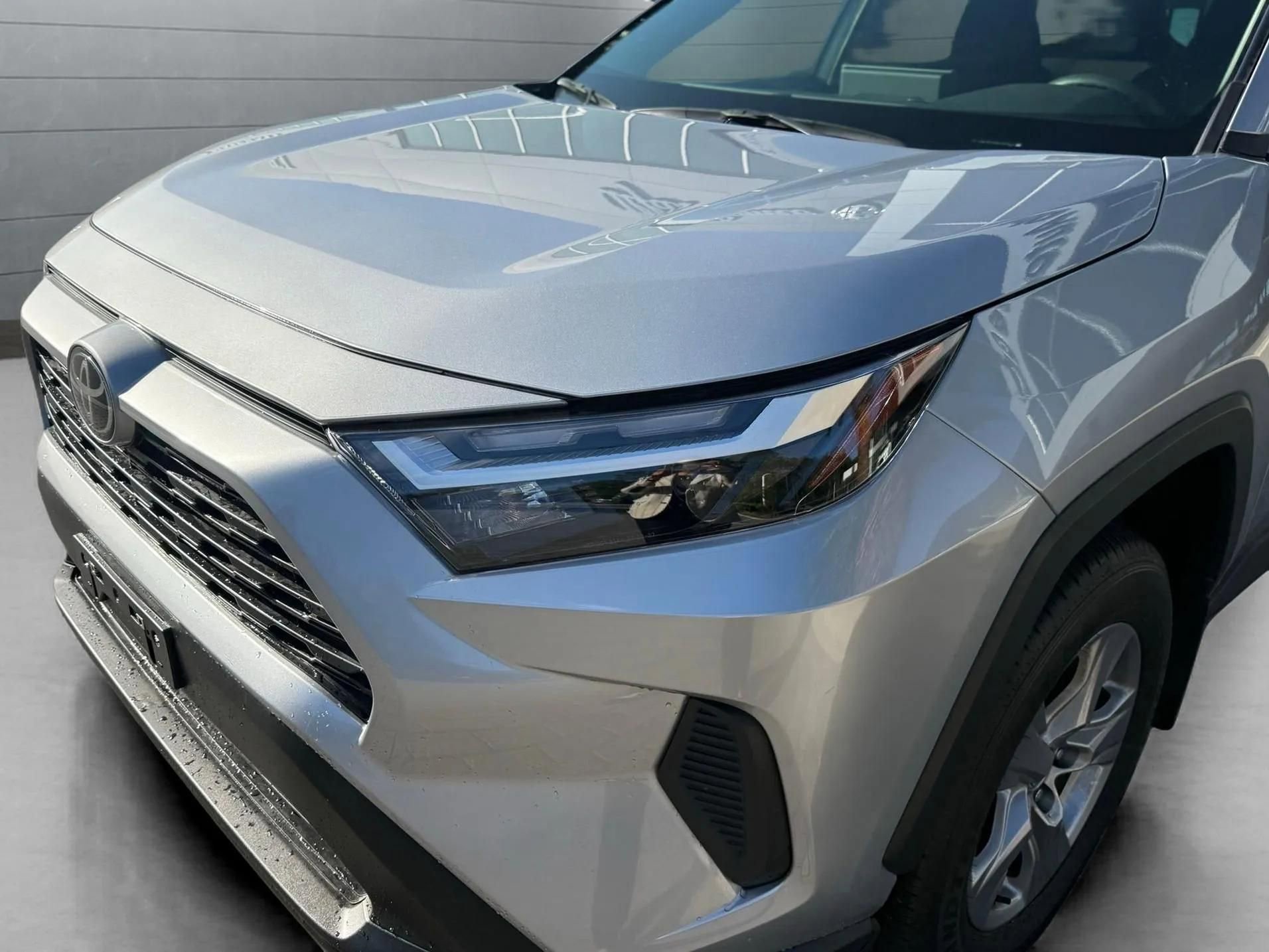 Used 2025 Toyota RAV4 XLE w/ Convenience Package FWD image 19