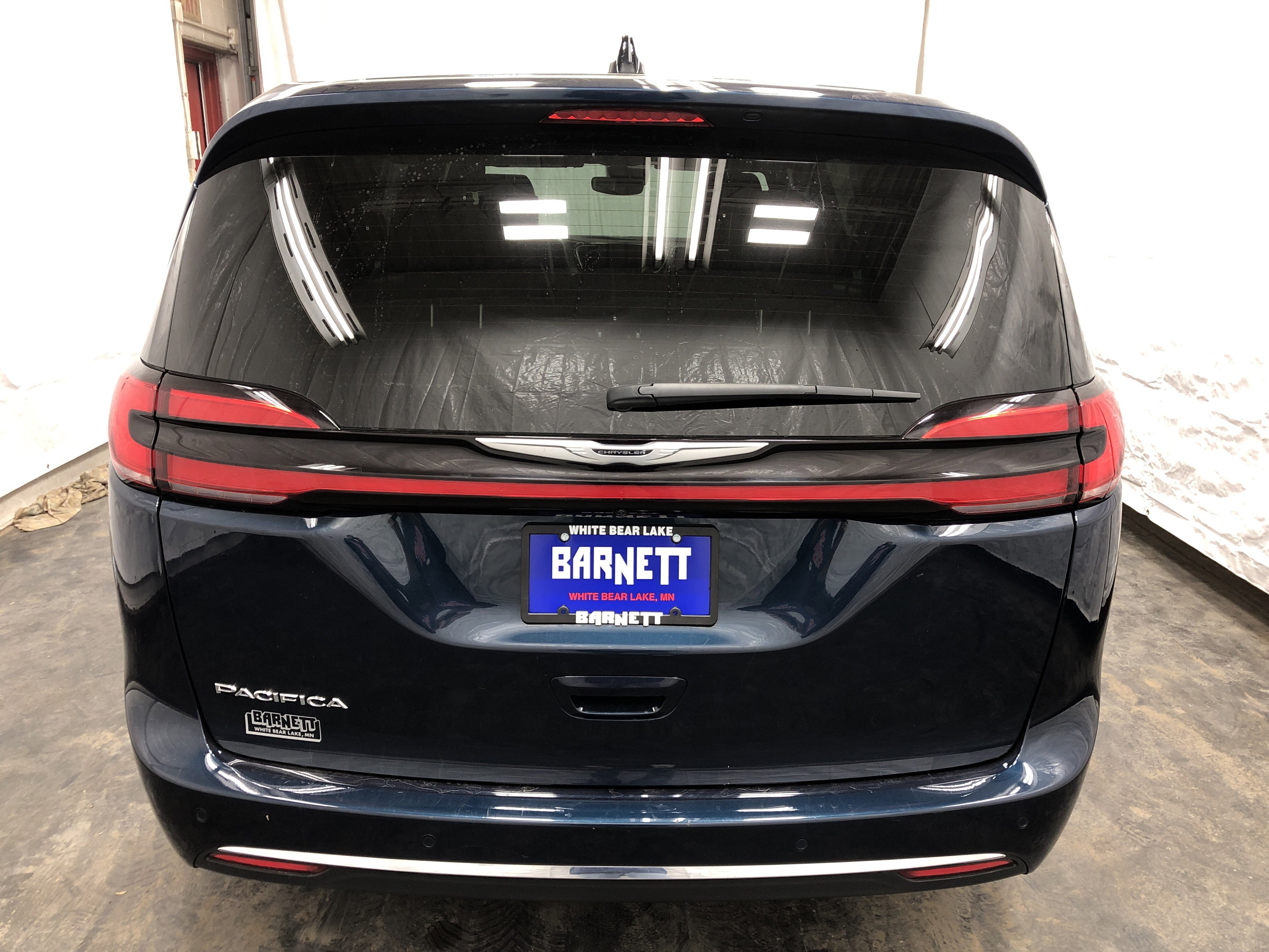 Certified 2025 Chrysler Pacifica Select w/ Uconnect Theater Family Group FWD image 8