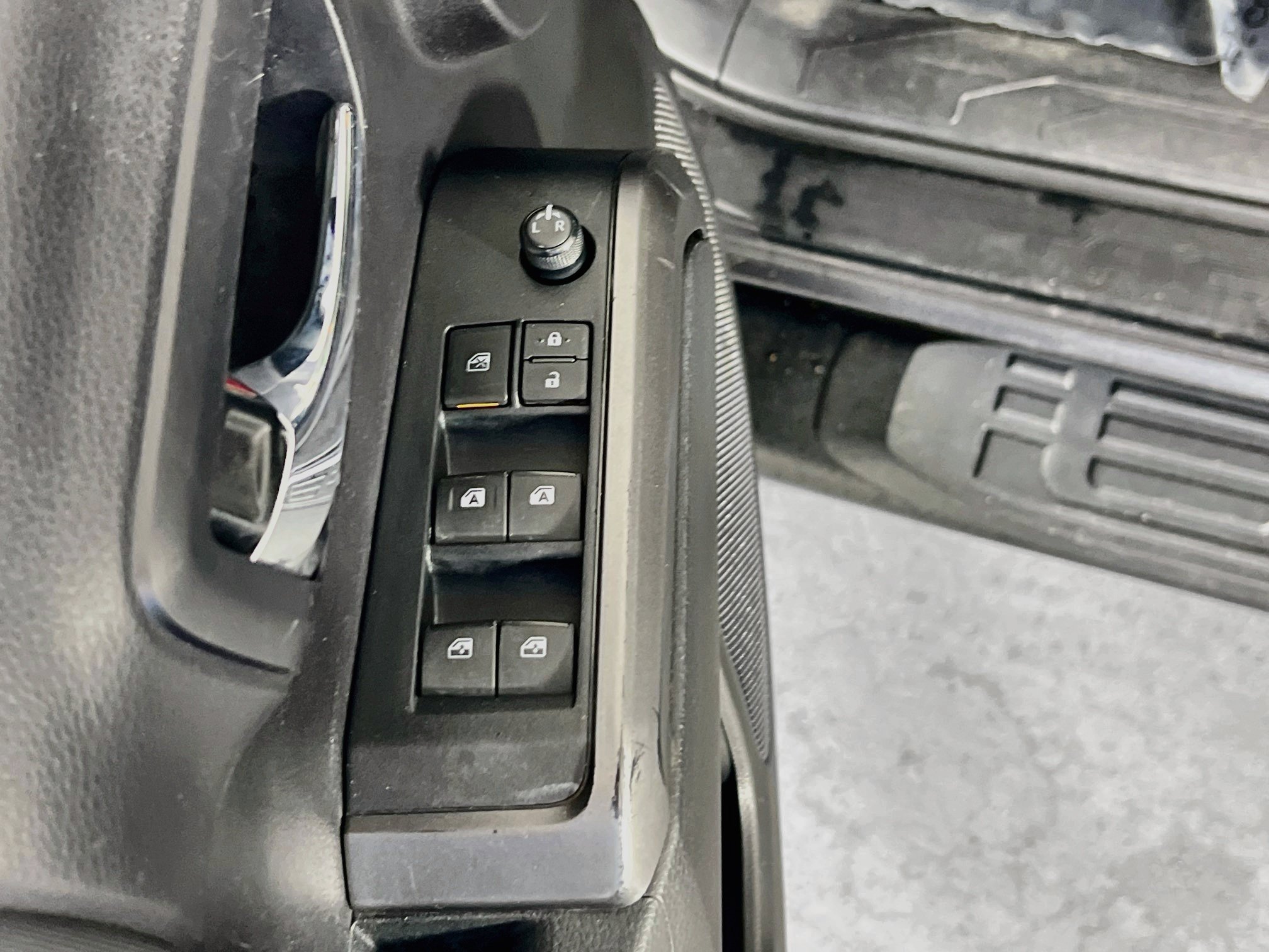 Used 2021 Toyota Tacoma TRD Off-Road AWD/4WD image 17