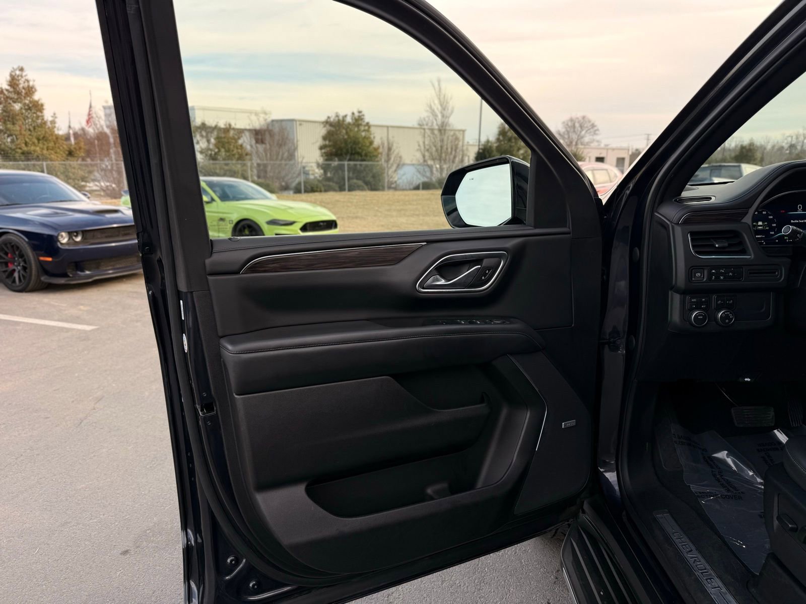 Used 2023 Chevrolet Tahoe LT w/ Luxury Package image 14