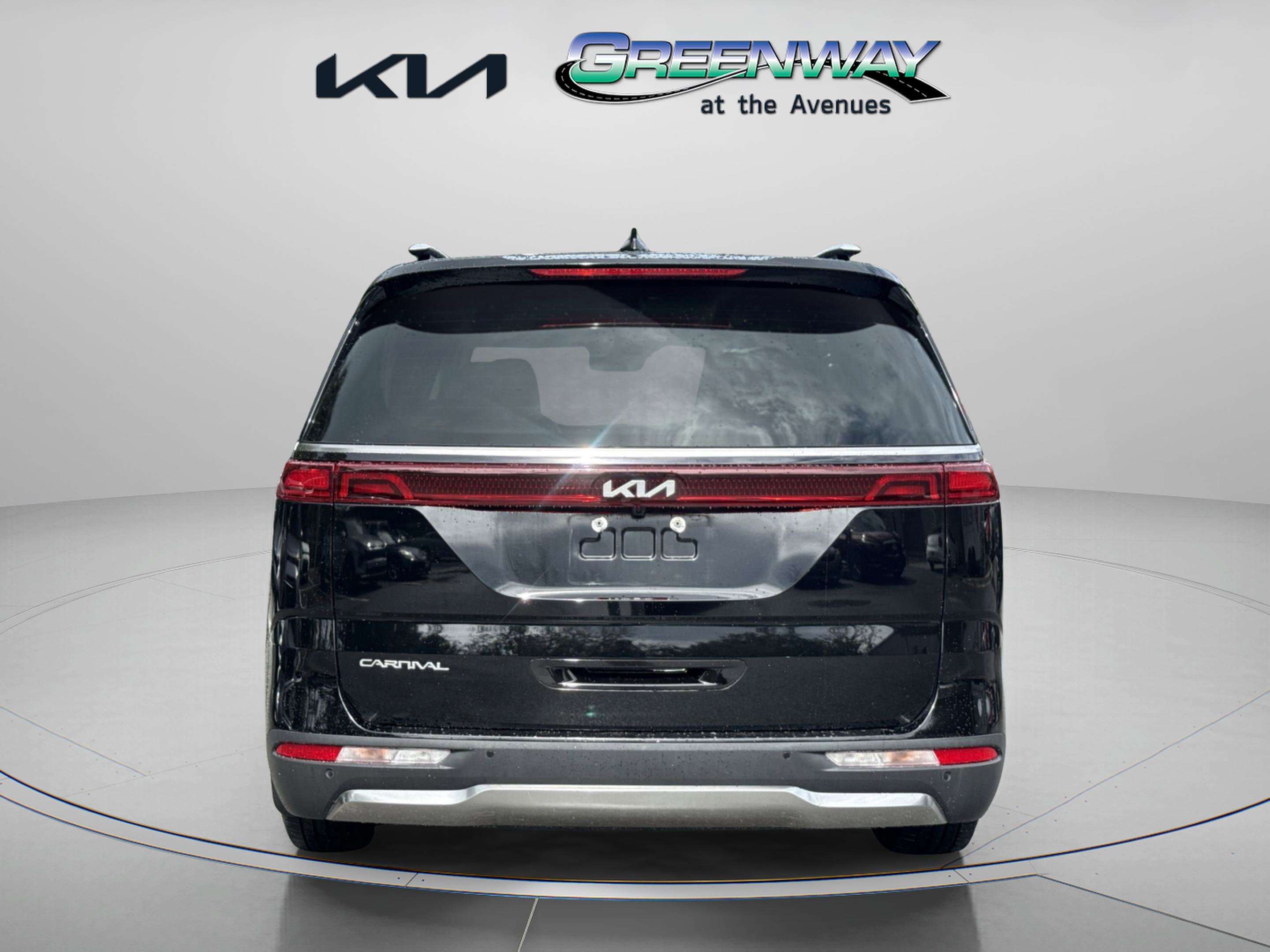 Used 2023 Kia Carnival SX image 3
