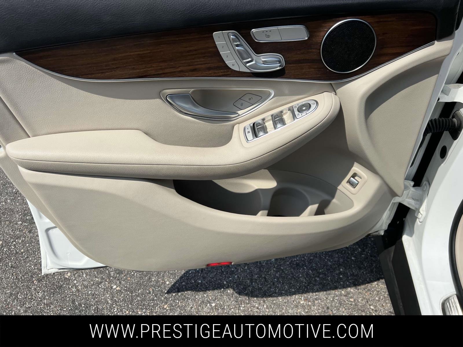 Used 2022 Mercedes-Benz GLC 300 GLC 300 w/ Premium Package Lite image 16