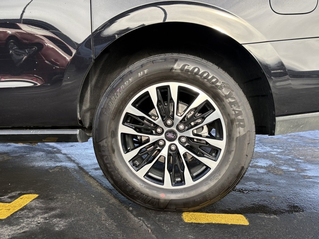 Certified 2025 Ford Expedition Max Platinum image 14