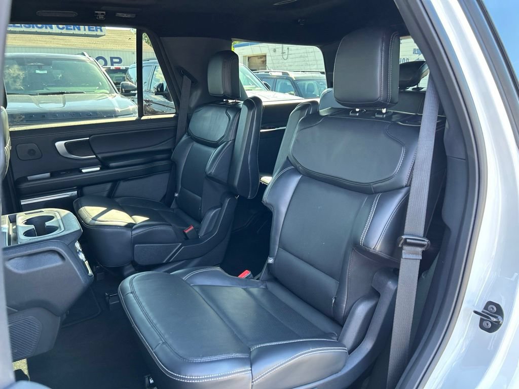 Used 2025 Ford Expedition Platinum w/ Stealth Performance Package AWD/4WD image 35