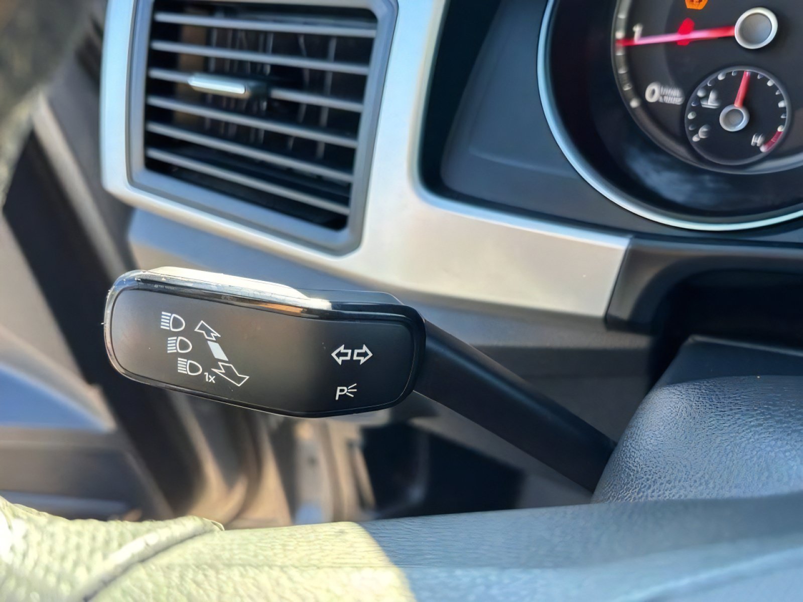 Used 2021 Volkswagen Atlas Cross Sport SE w/ Panoramic Sunroof Package AWD/4WD image 21