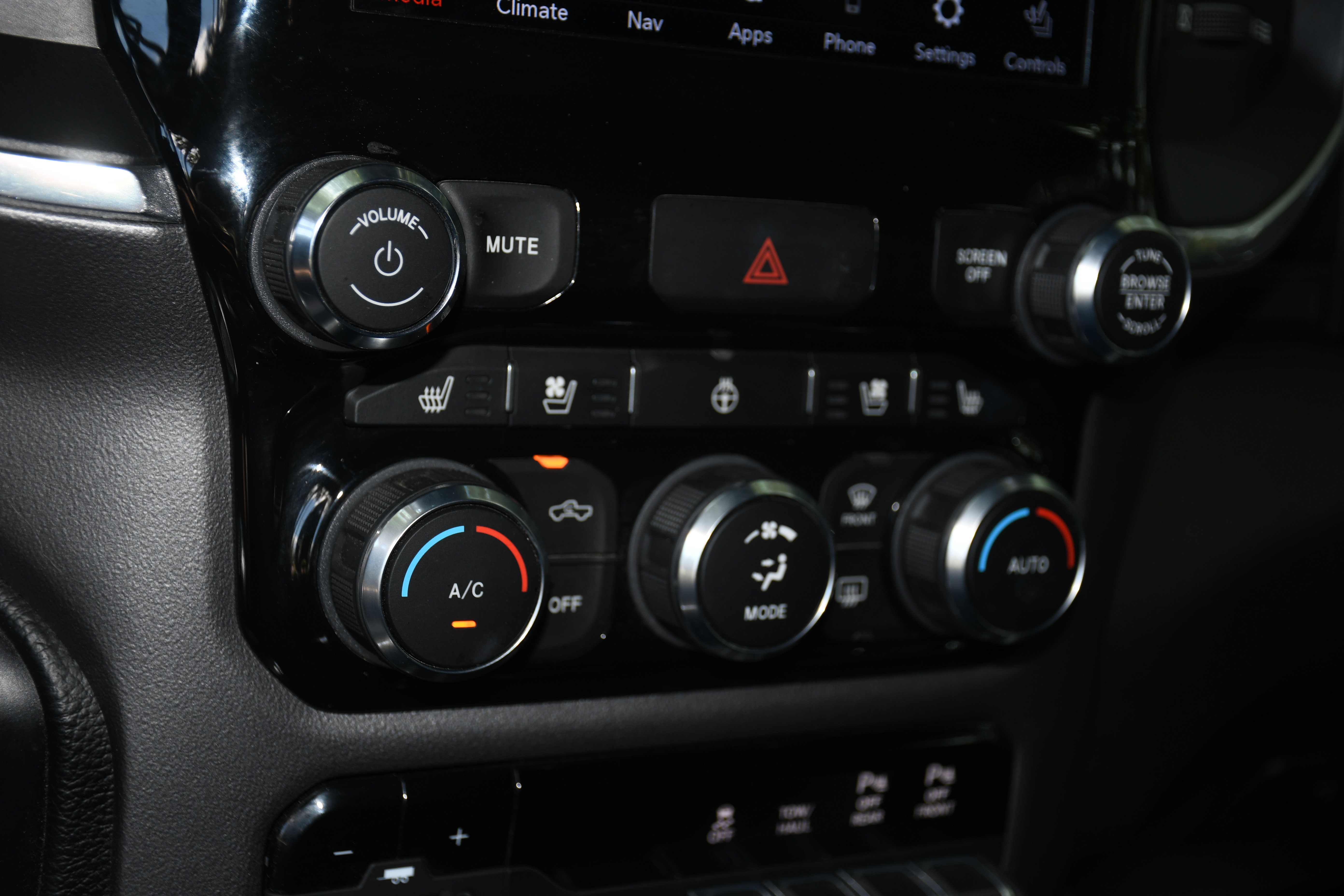 Used 2021 RAM 1500 Laramie AWD/4WD image 15
