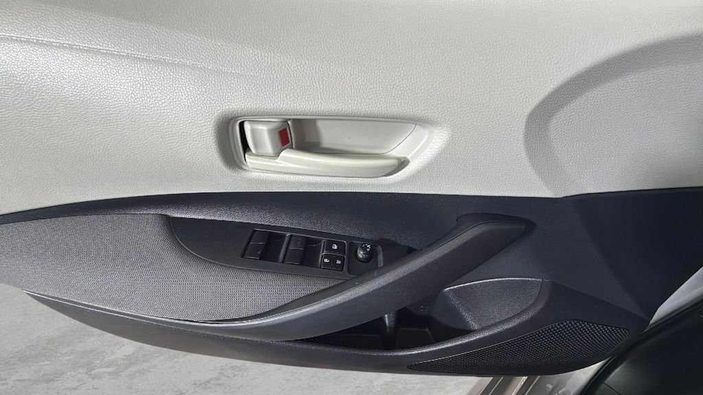 Used 2022 Toyota Corolla LE image 17