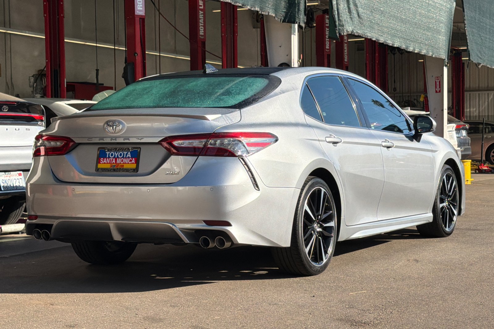 Used 2018 Toyota Camry XSE FWD image 4