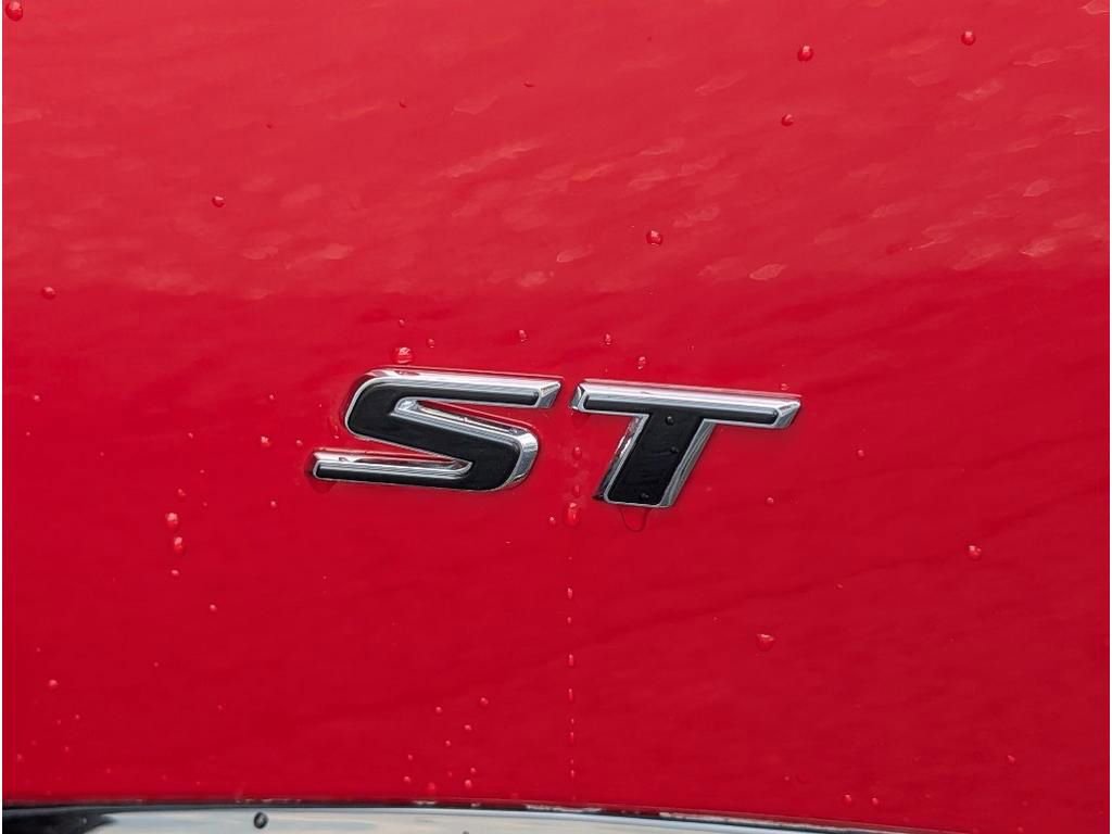 New 2025 Buick Envision Sport Touring image 9