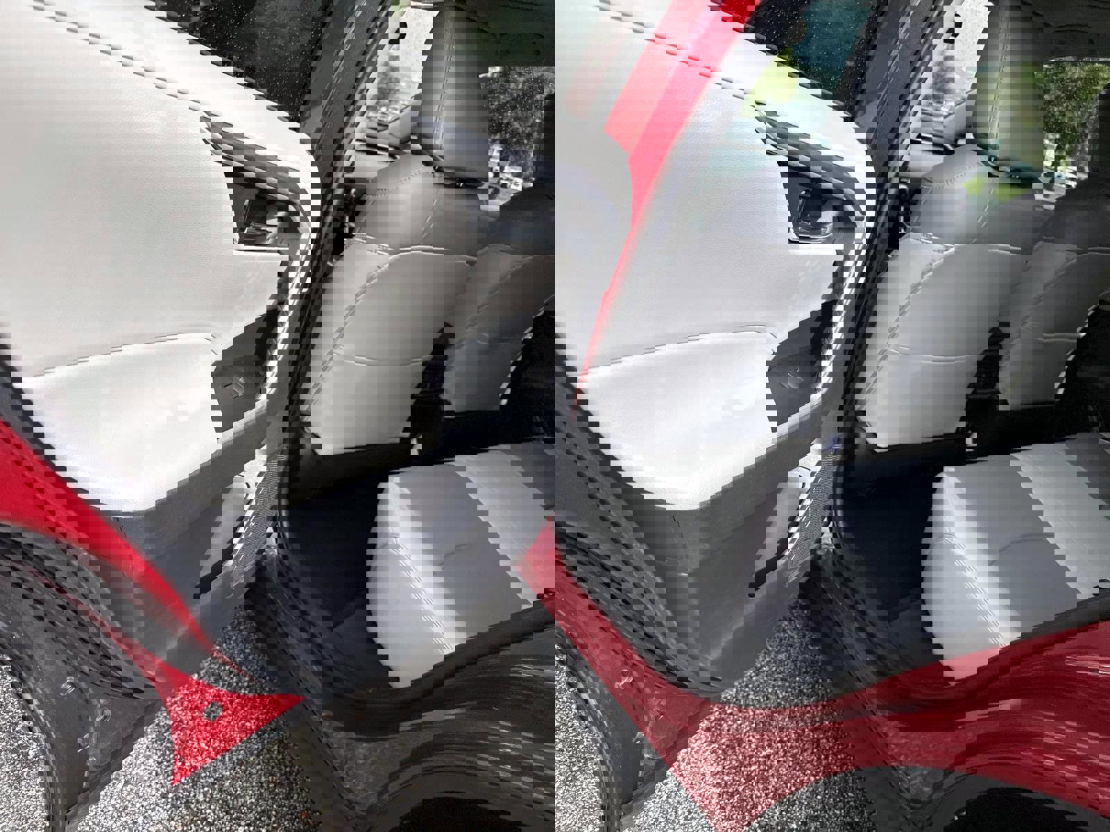 Used 2021 Toyota RAV4 XLE Premium image 12