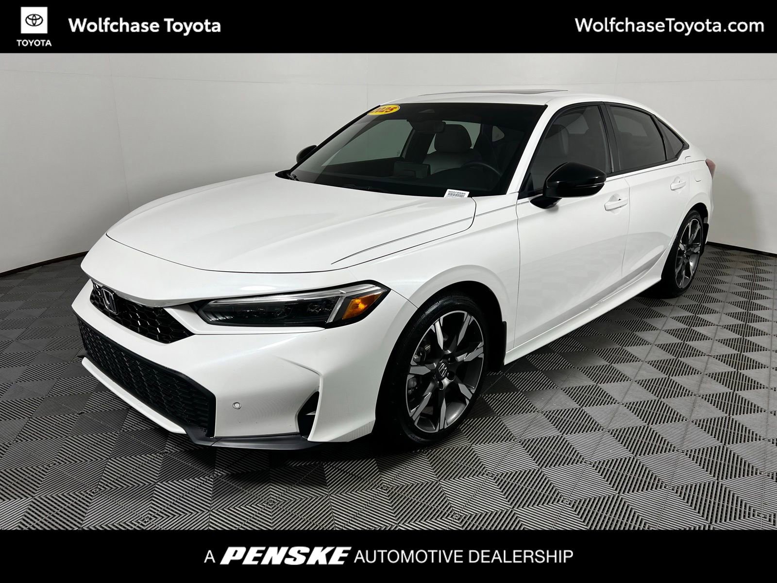 Used 2025 Honda Civic Sport Touring image 1