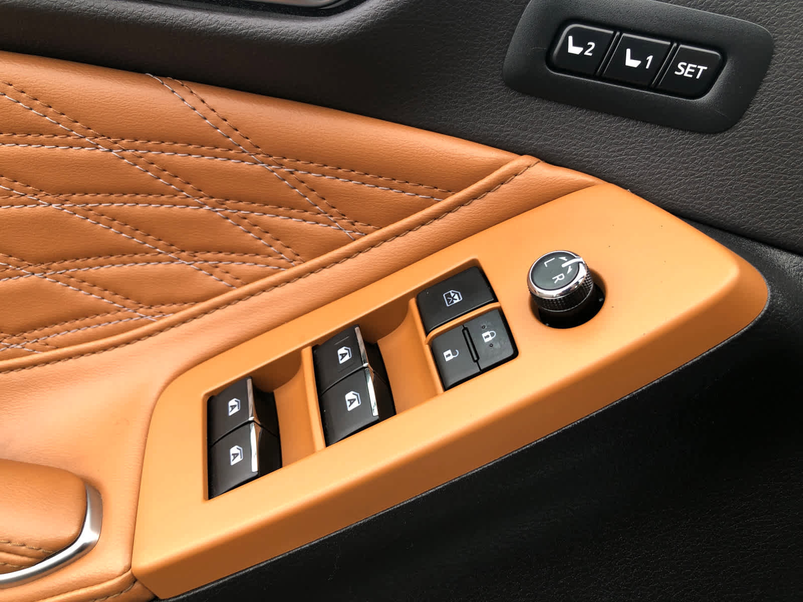 Used 2019 Toyota Avalon Limited image 15