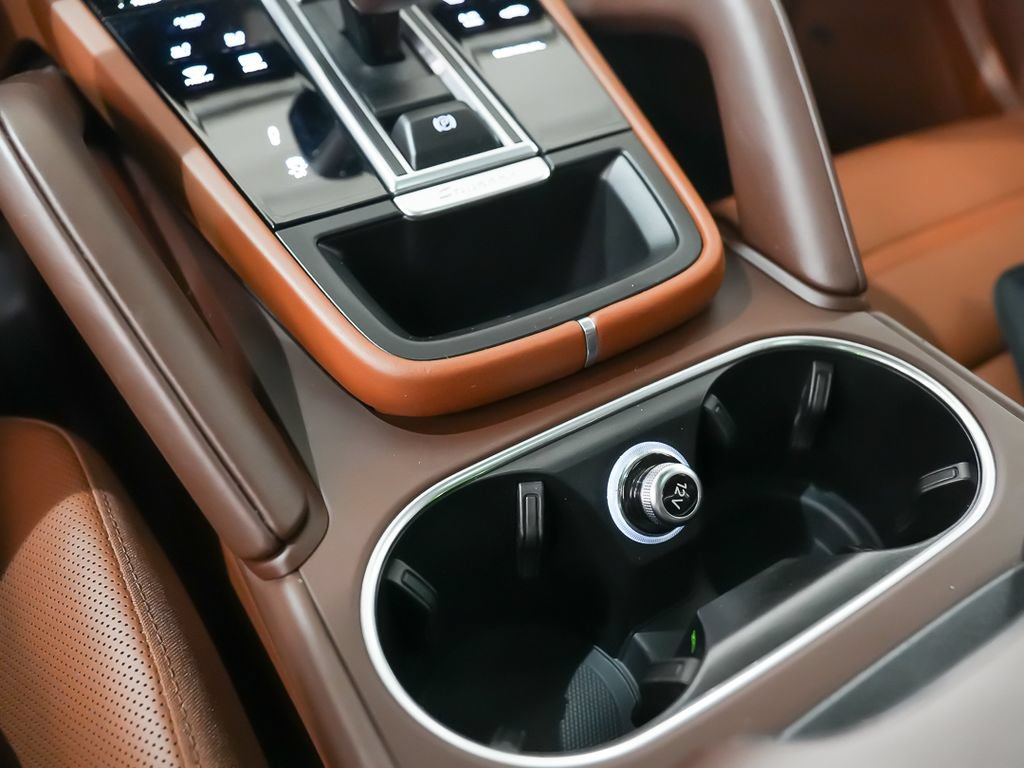 Certified 2022 Porsche Cayenne E-Hybrid AWD/4WD image 32