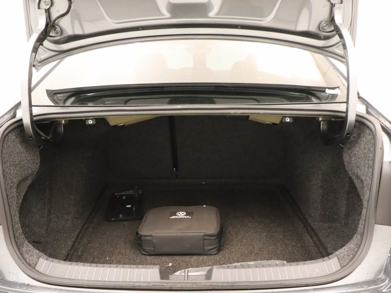 Certified 2022 Volkswagen Jetta SEL FWD image 20