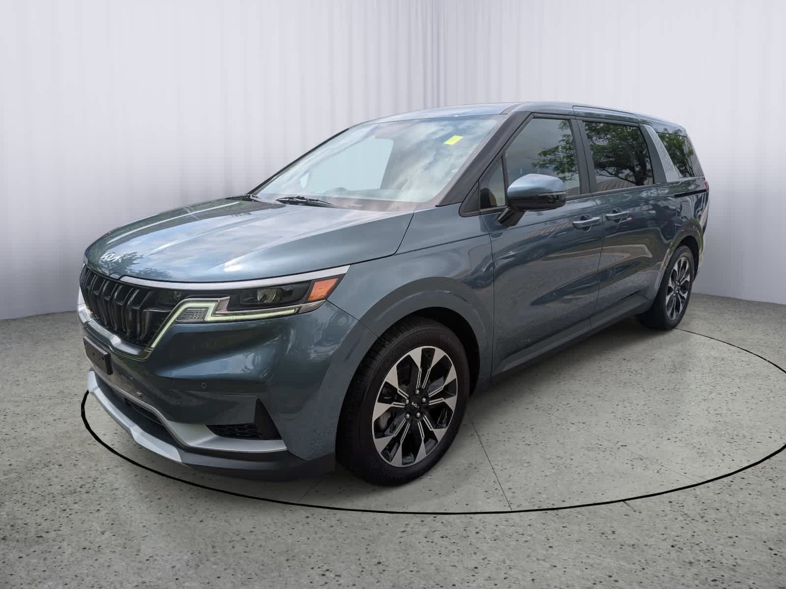 Used 2024 Kia Carnival EX FWD image 7