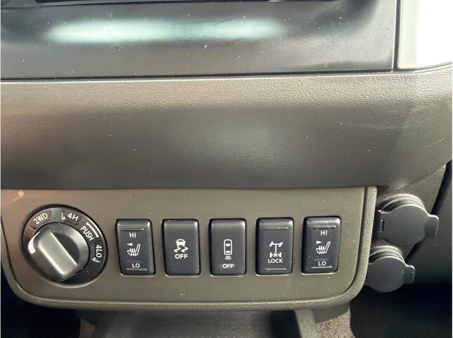 Used 2014 Nissan Frontier PRO-4X AWD/4WD image 20
