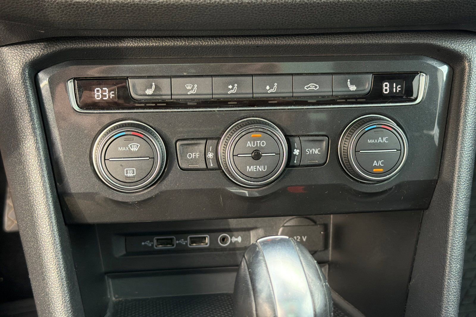 Used 2019 Volkswagen Tiguan SE w/ Panoramic Sunroof Package image 29