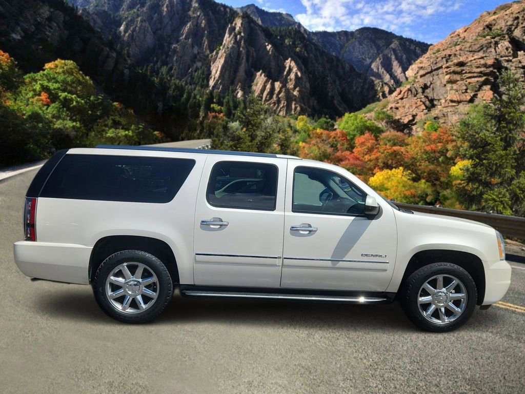 Used 2011 GMC Yukon XL Denali image 2