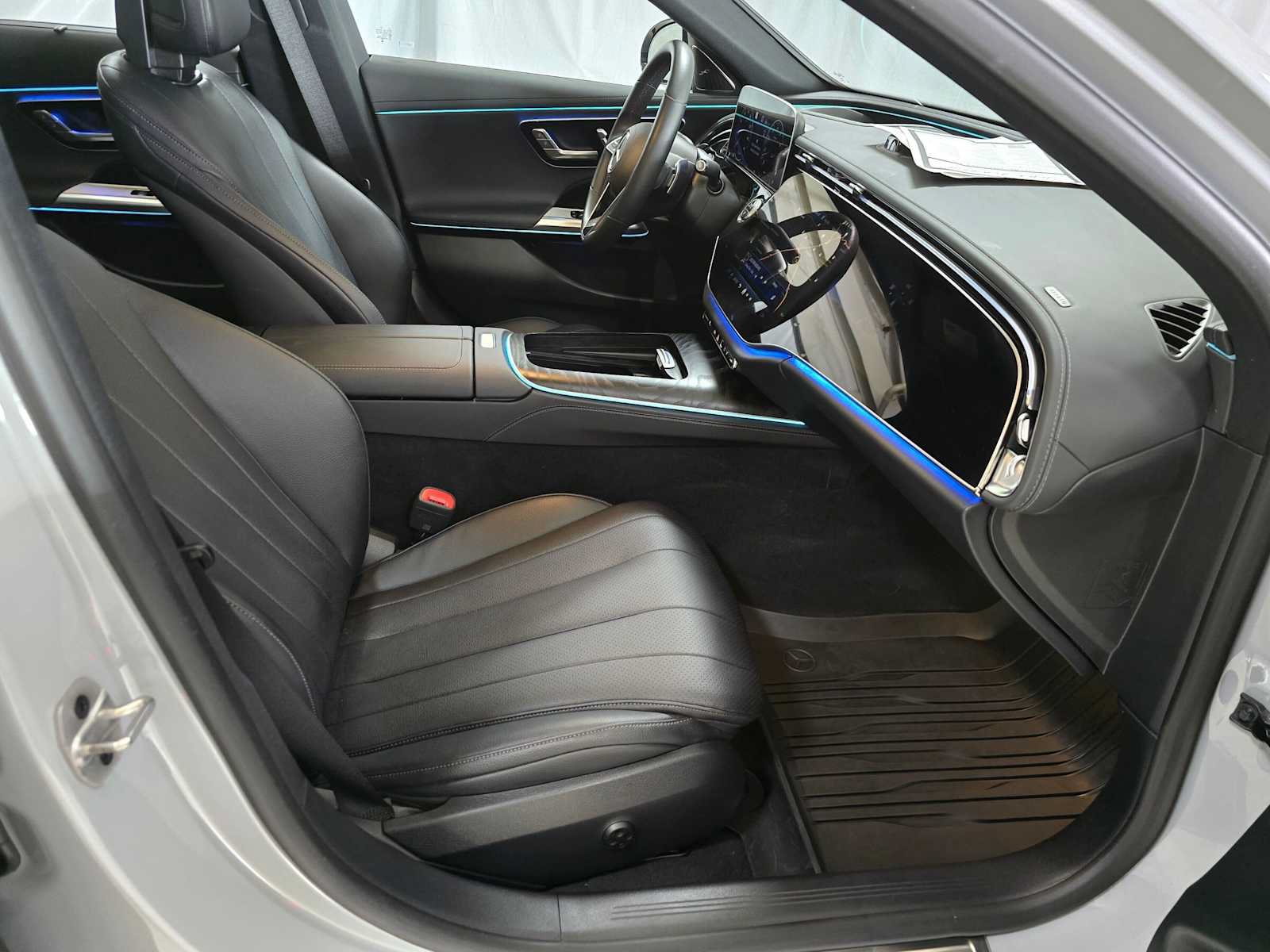 Used 2025 Mercedes-Benz E 350 4MATIC Sedan image 11