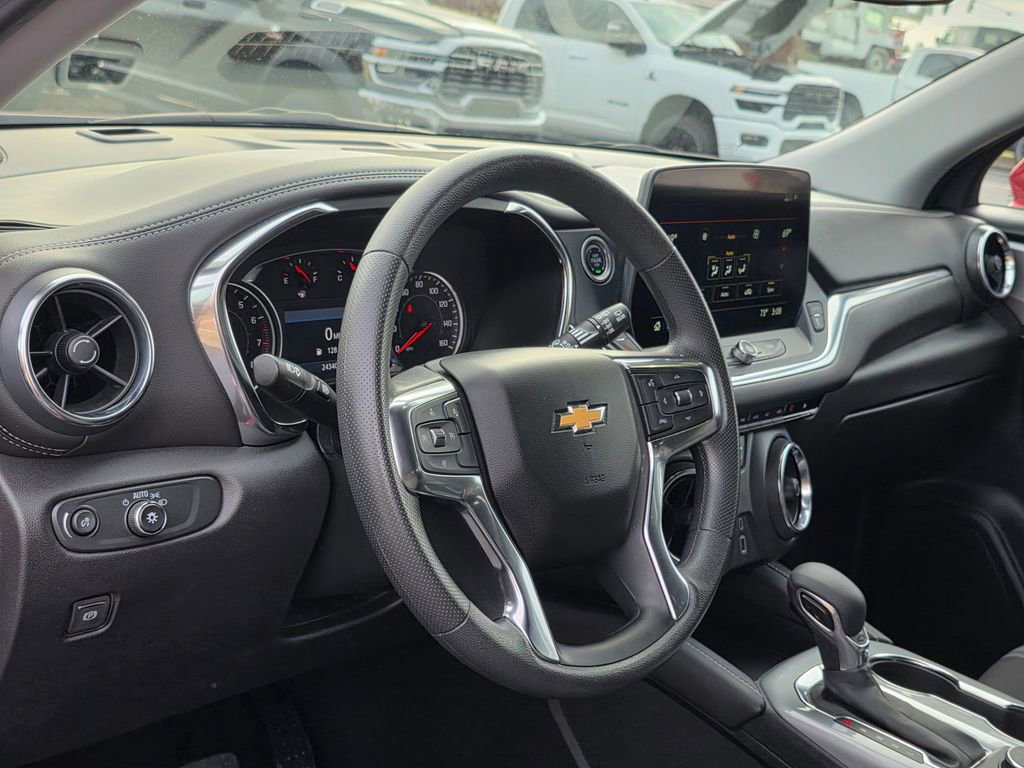 Used 2025 Chevrolet Blazer LT image 11