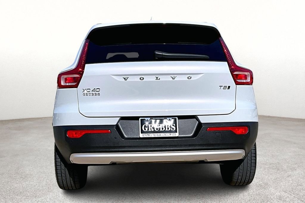 Used 2021 Volvo XC40 T5 Momentum w/ Premium Package image 6