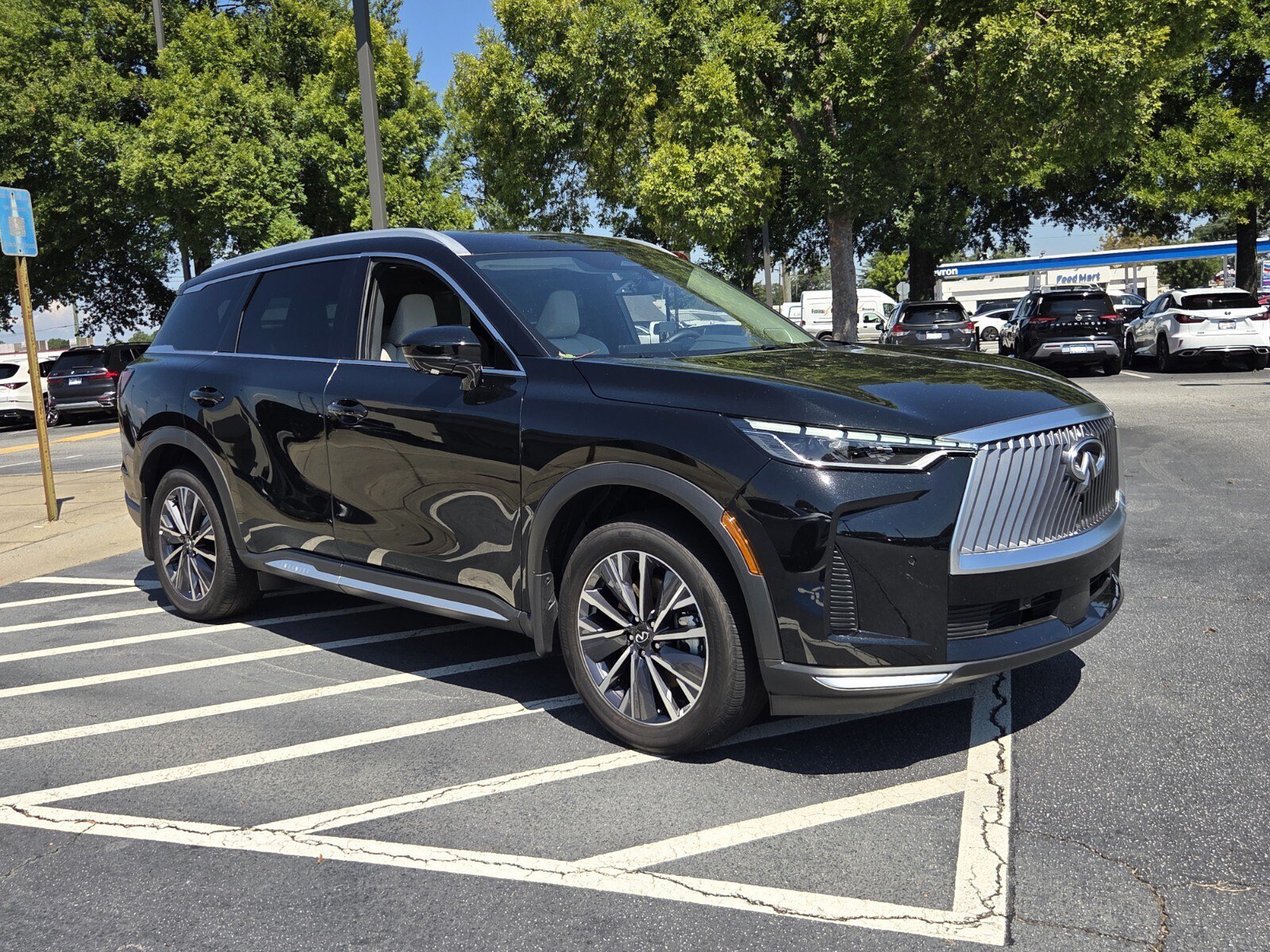 Used 2026 INFINITI QX60 Luxe w/ Cargo Package FWD image 4