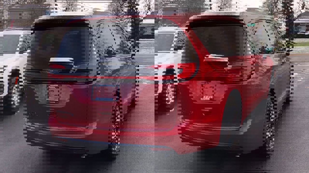 New 2026 Chrysler Pacifica Select w/ S Appearance Package image 7