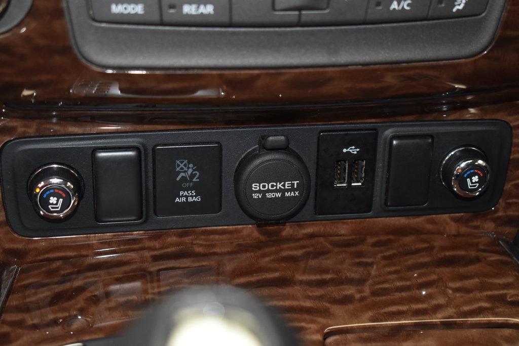 Used 2019 Nissan Armada Platinum w/ Captain's Chairs Package AWD/4WD image 23