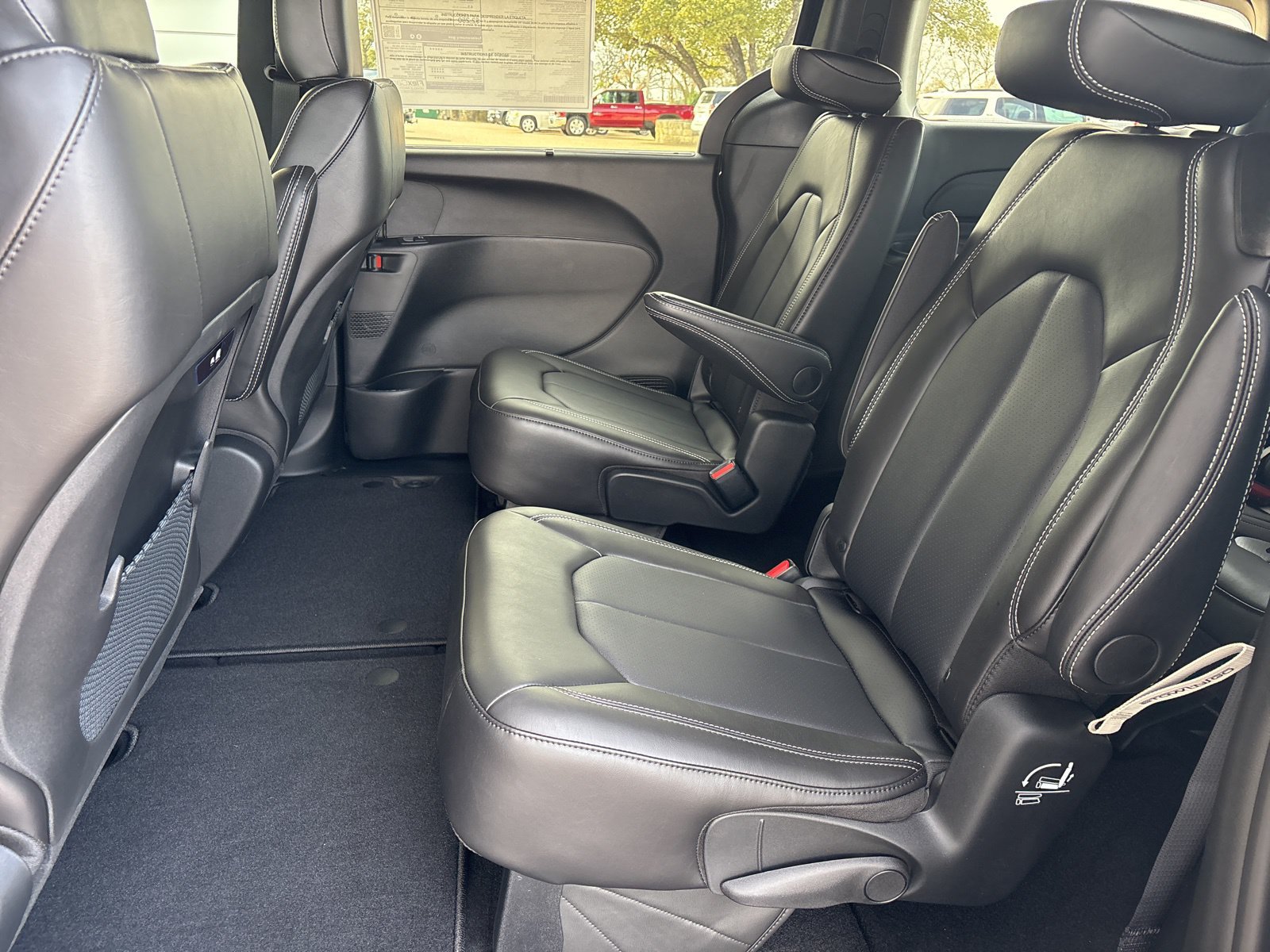 New 2026 Chrysler Pacifica Select w/ S Appearance Package FWD image 14