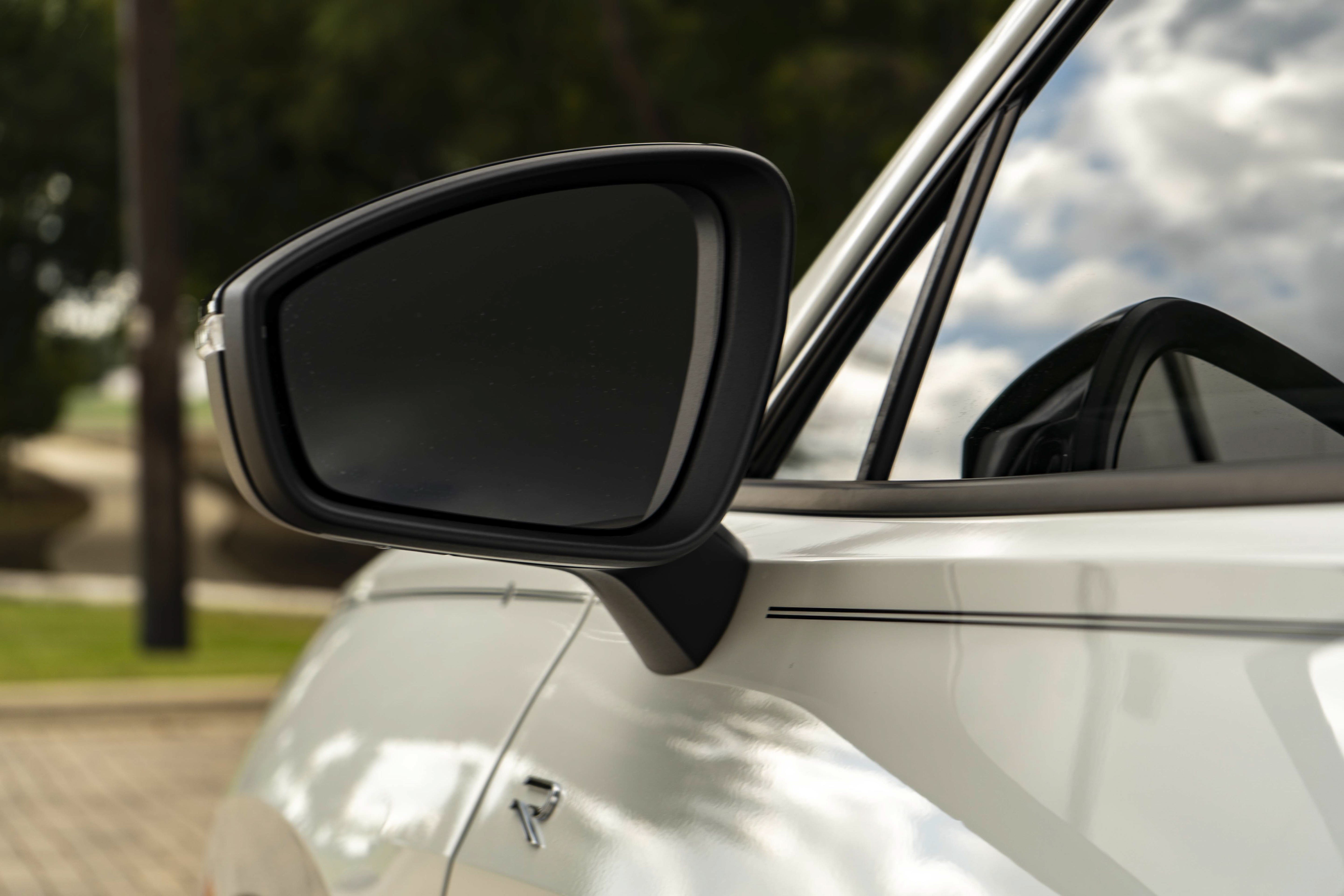 Certified 2026 Volkswagen Tiguan SE R-Line FWD image 11