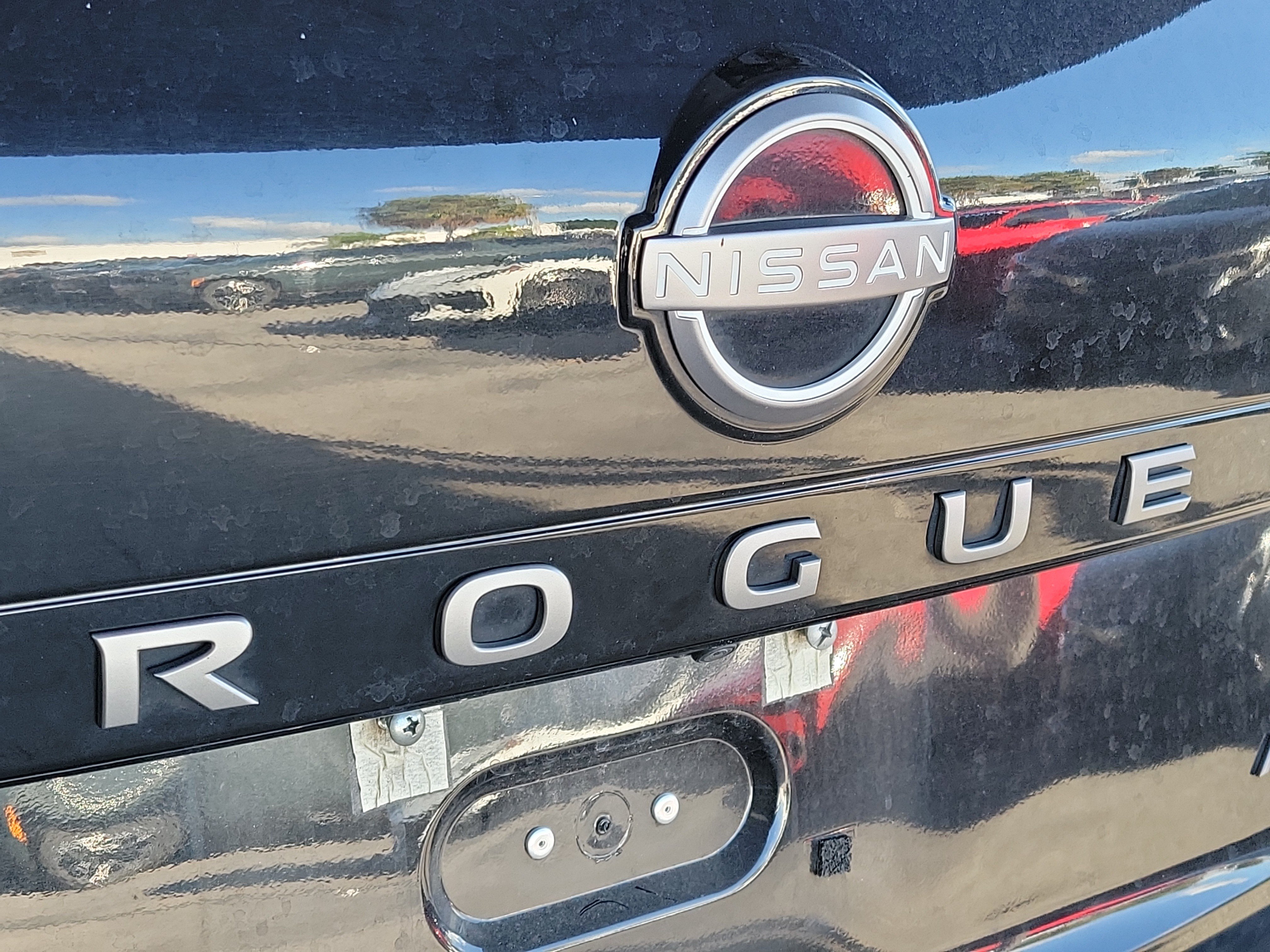 Used 2025 Nissan Rogue SV AWD/4WD image 13