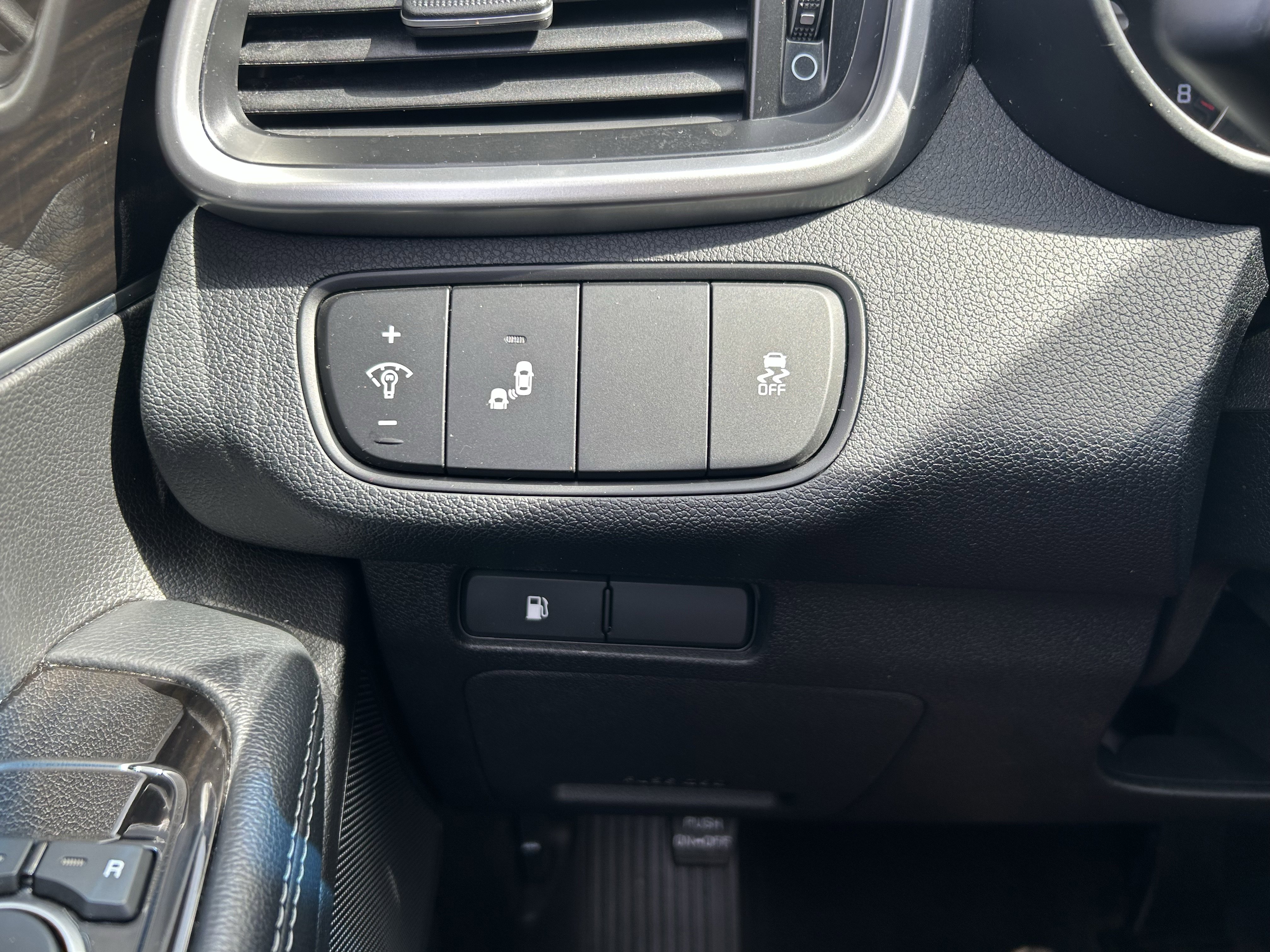 Used 2019 Kia Sorento LX image 18