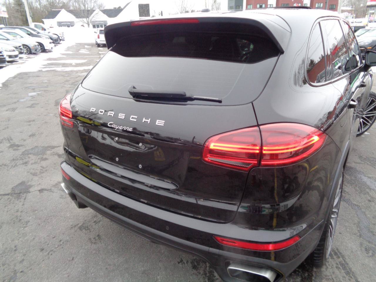 Used 2016 Porsche Cayenne AWD/4WD image 19