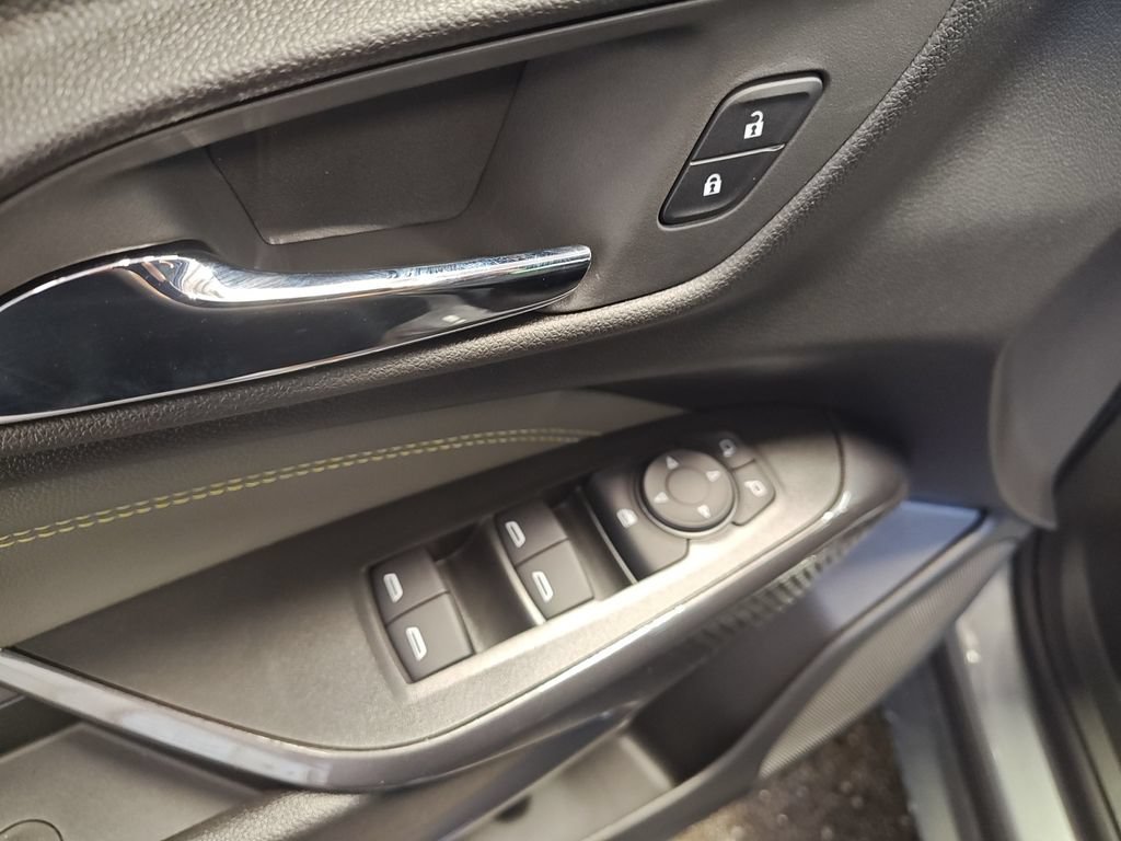 New 2025 Chevrolet Trax ACTIV w/ Driver Confidence Package FWD image 17