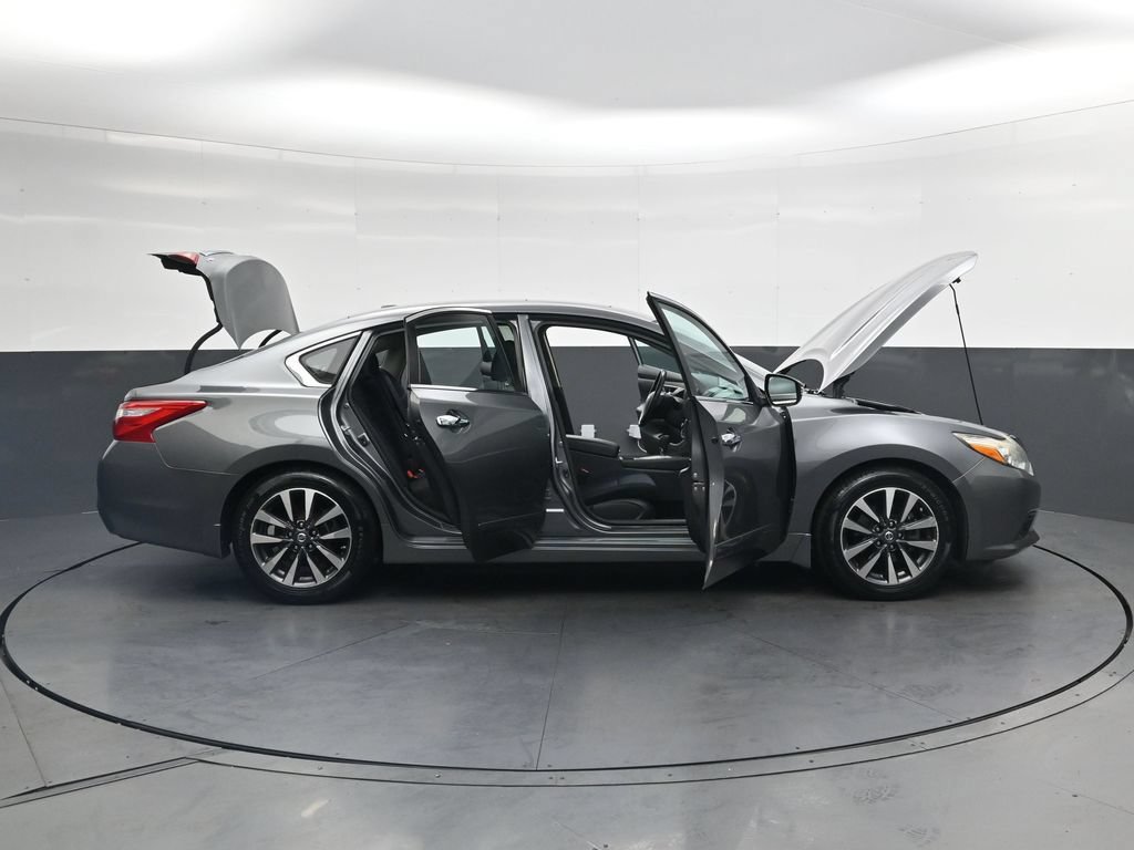 Used 2017 Nissan Altima 2.5 SV w/ Convenience Package FWD image 50