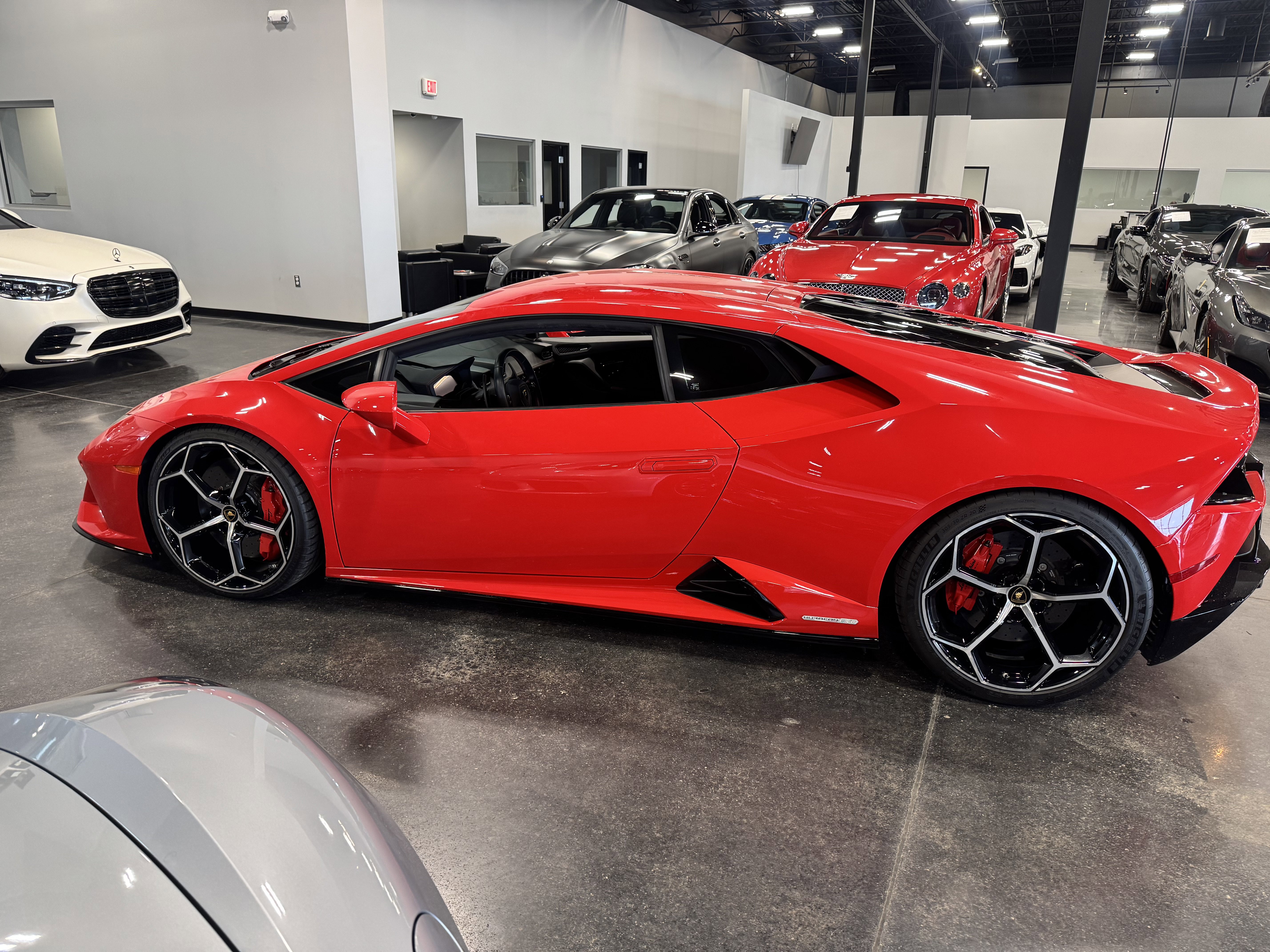 Used 2020 Lamborghini Huracan EVO image 6