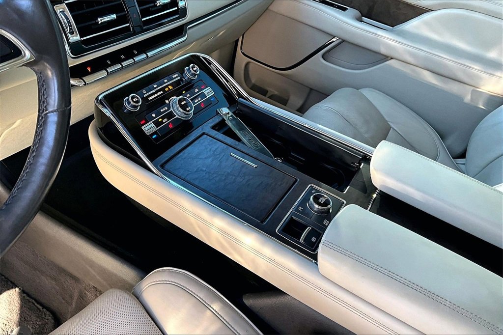 Used 2019 Lincoln Navigator Select image 14
