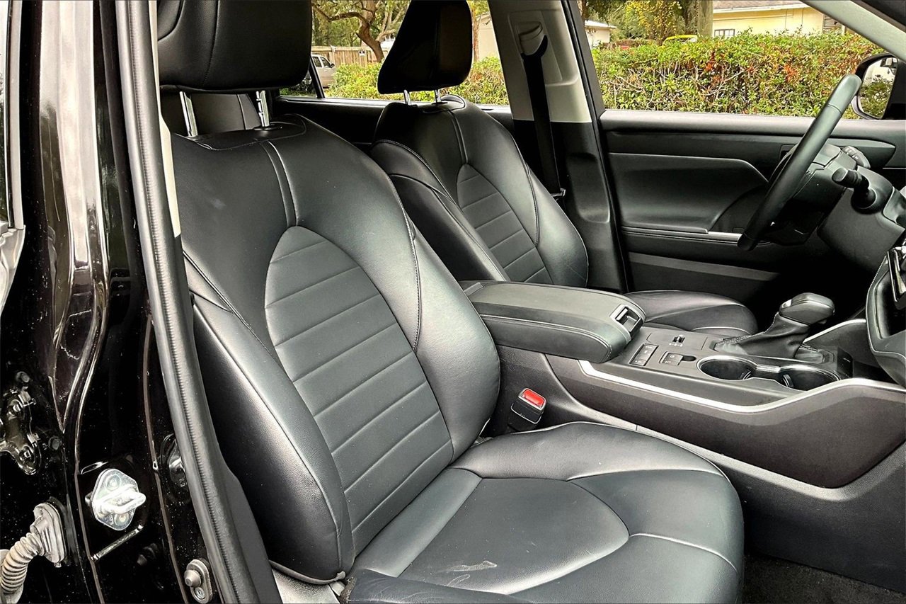 Used 2022 Toyota Highlander XLE image 26