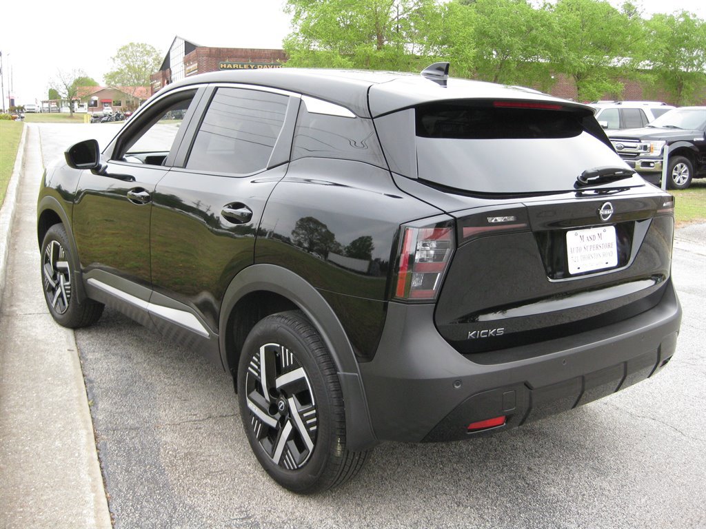 Used 2025 Nissan Kicks SV FWD image 5