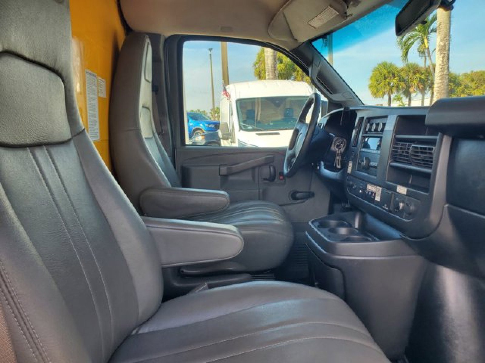 Used 2018 GMC Savana 3500 w/ Driver Convenience Package image 22