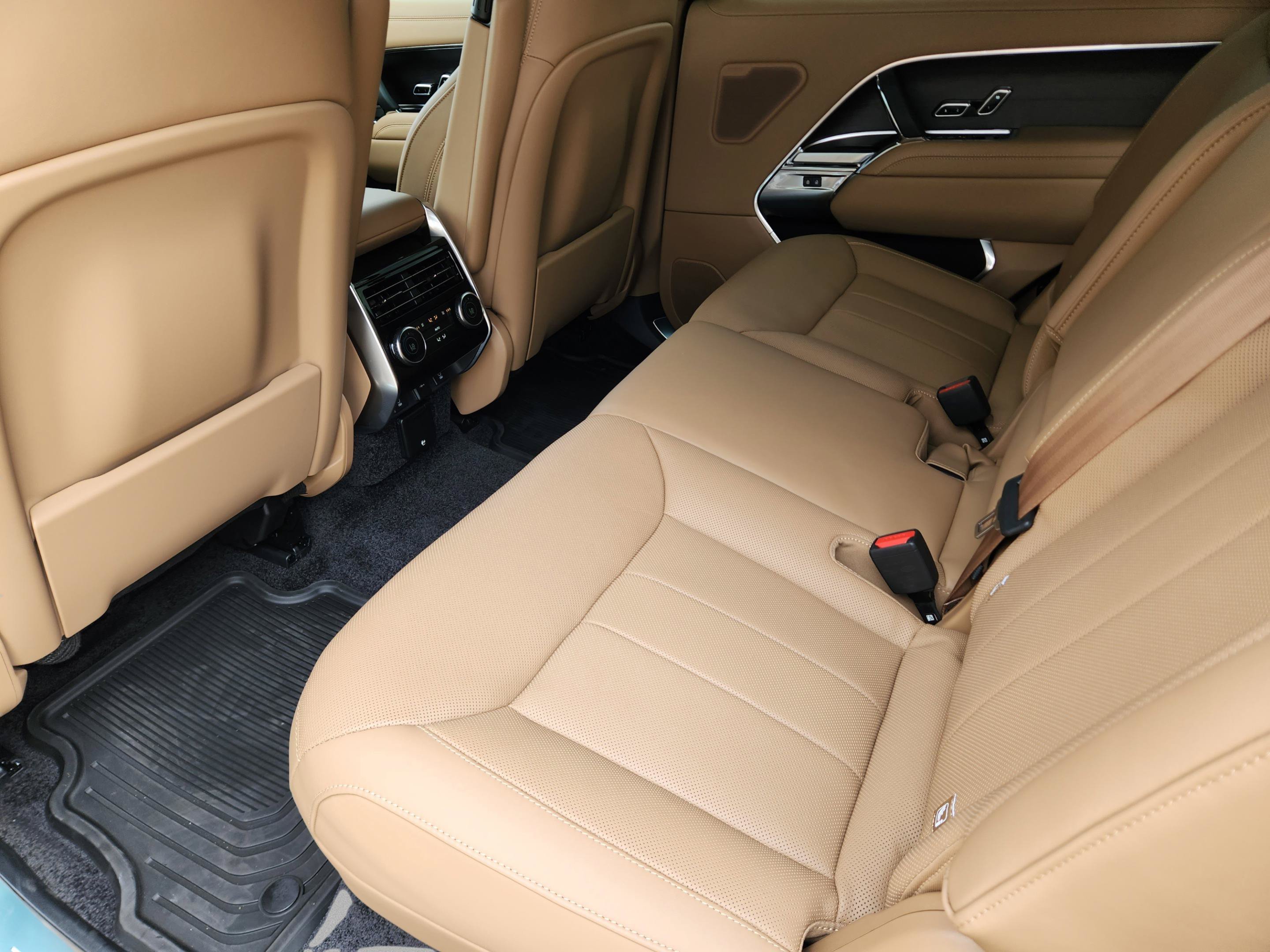 New 2026 Land Rover Range Rover Long Wheelbase SE AWD/4WD image 19