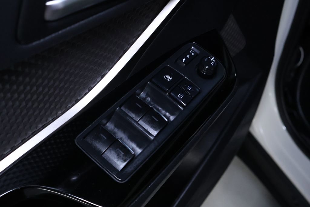 Used 2021 Toyota C-HR Limited image 13