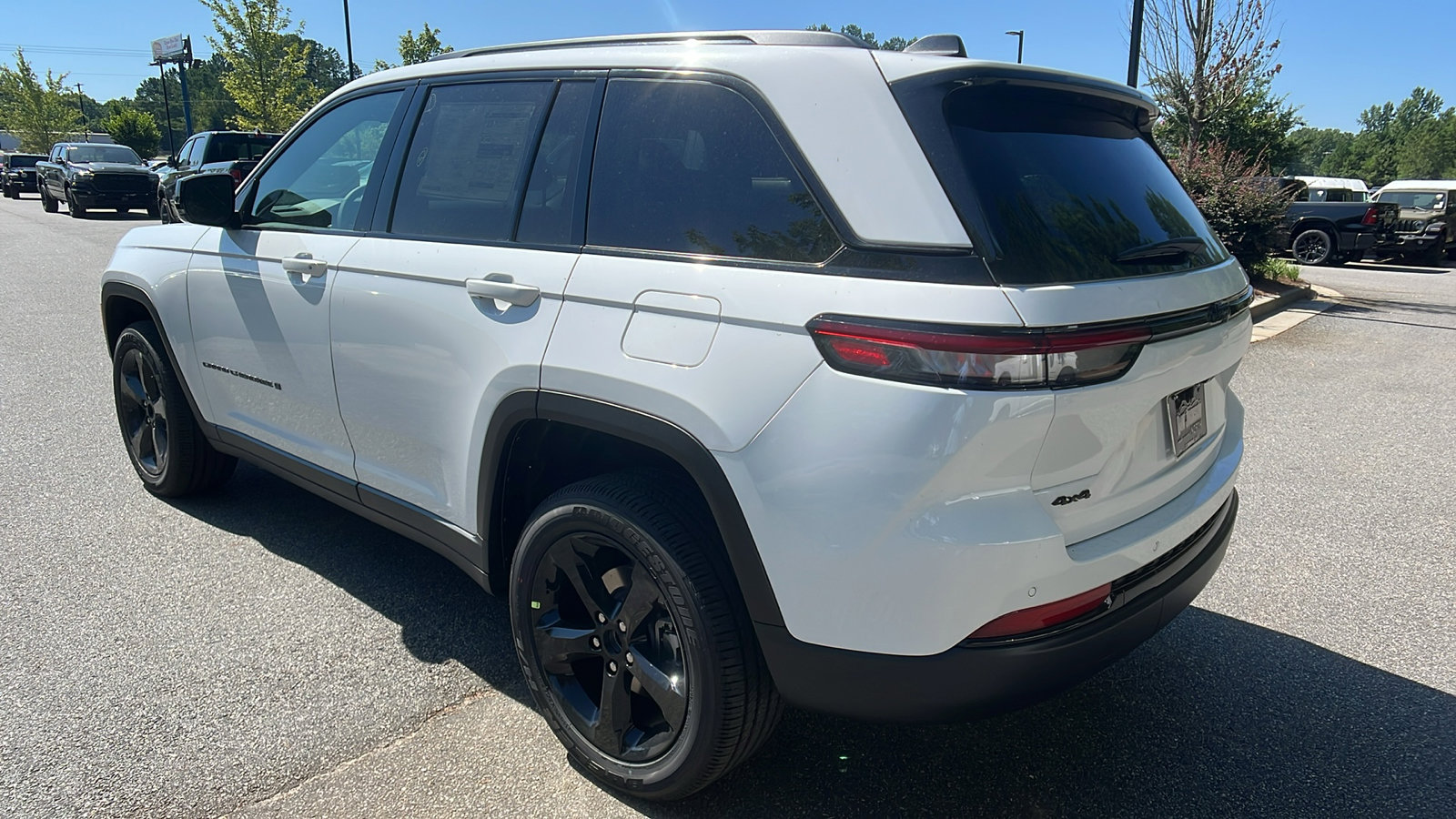 New 2025 Jeep Grand Cherokee 4WD image 10